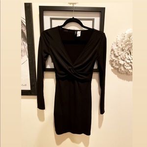 V necked long sleeve black dress
